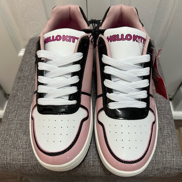 Hello Kitty Women’s Pink, White, And Black Casual Court Sneakers Size 9 NEW - Picture 5 of 12